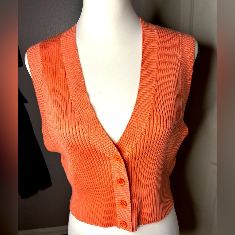 Weworewhat | guc sz lrg | salmony Orange Ribbed Button-Up Vest. Slight cropped